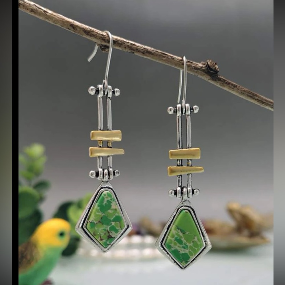 Vintage Geometric Earrings - Picture 4 of 7